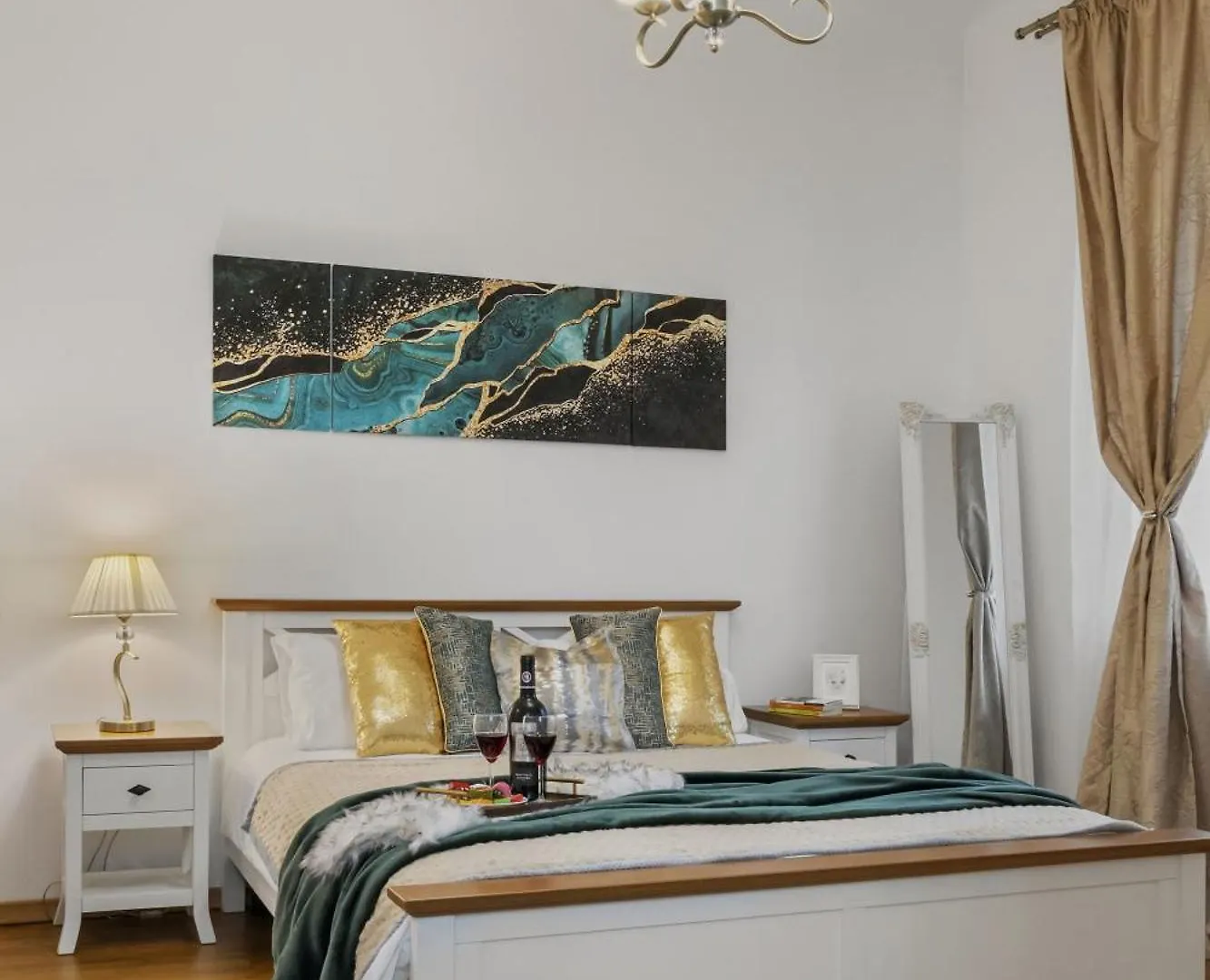 Sweet Luxury Three Rooms Apartment City Center Universitate Bucharest
