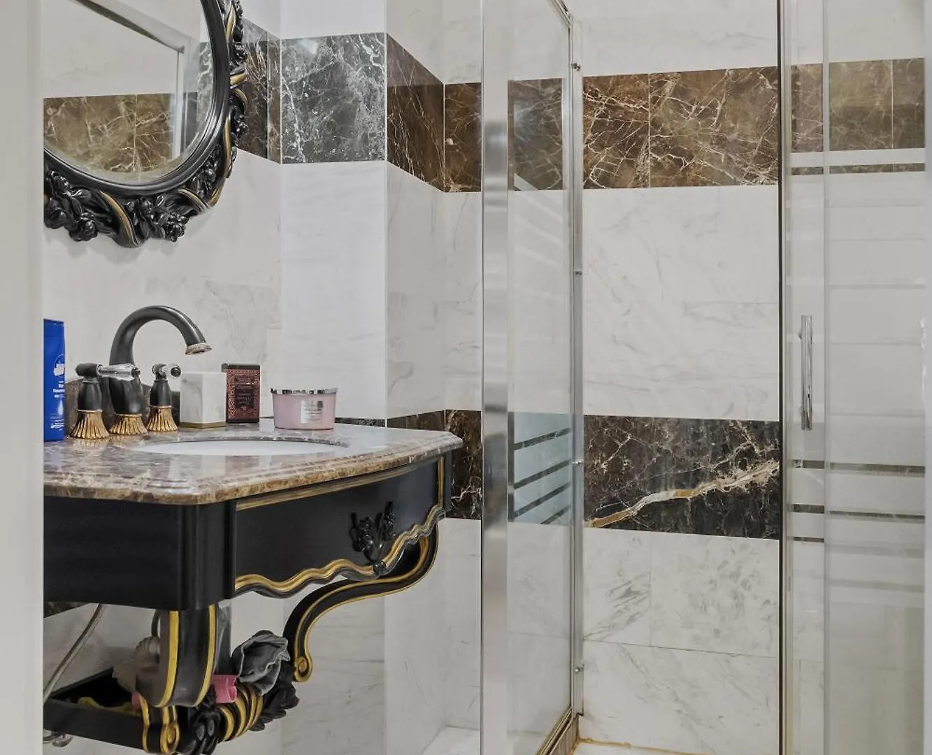 Sweet Luxury Three Rooms Apartment City Center Universitate Bucharest Romania