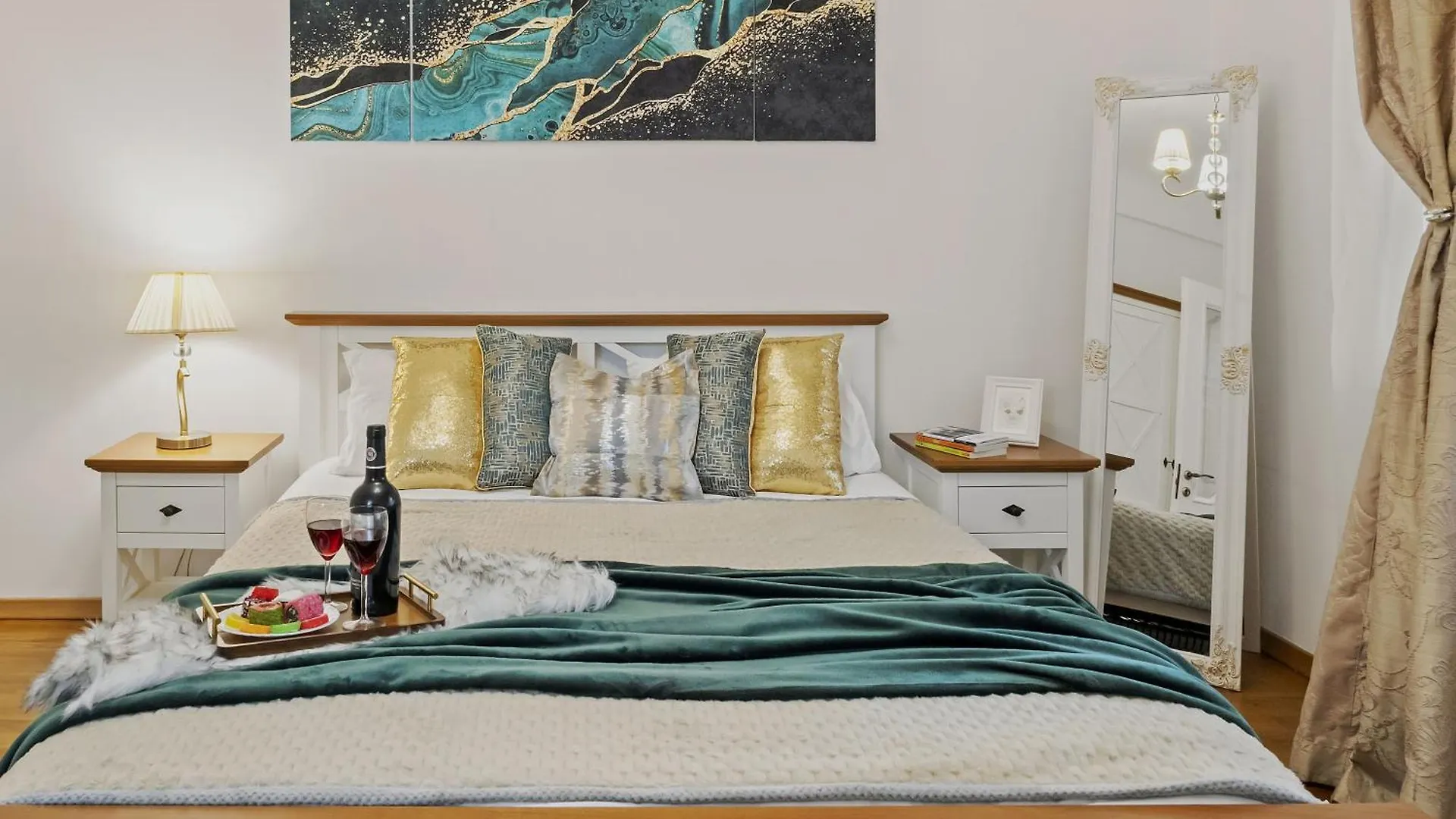 Sweet Luxury Three Rooms Apartment City Center Universitate Bucharest