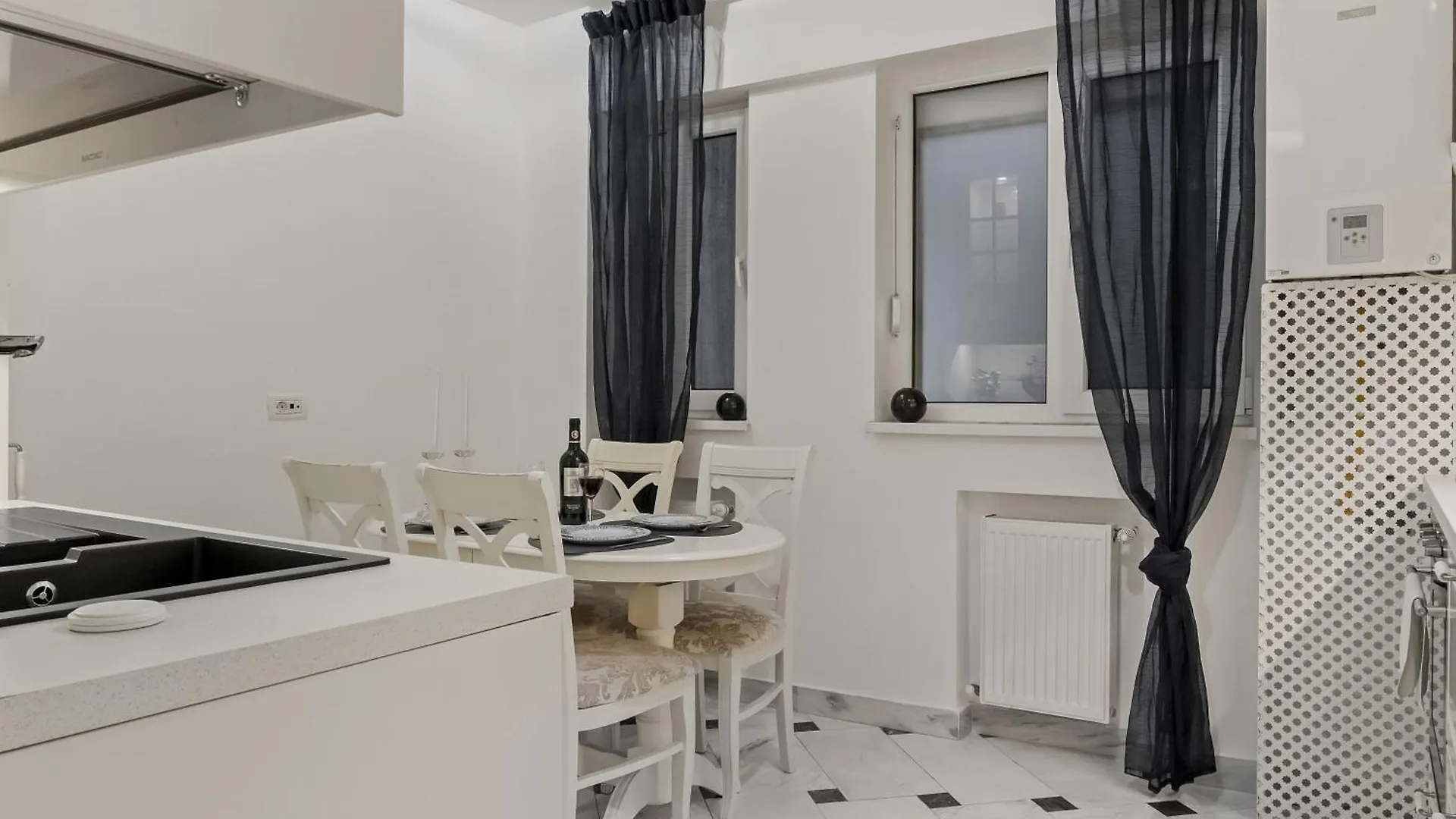 Sweet Luxury Three Rooms Apartment City Center Universitate Bucharest Romania