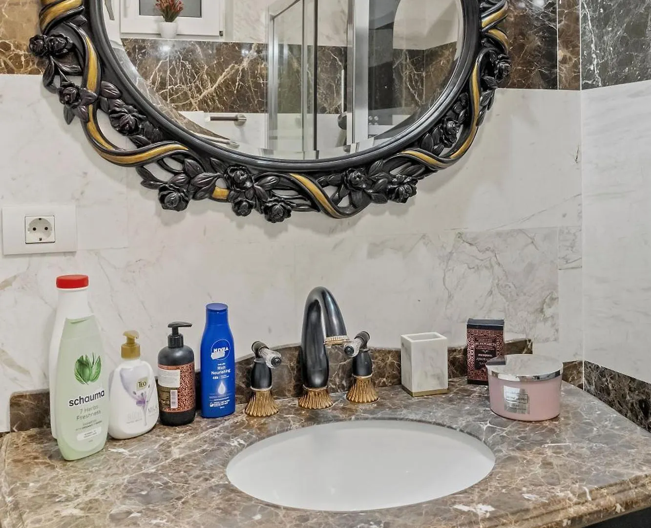 Sweet Luxury Three Rooms Apartment City Center Universitate Bucharest 0*,