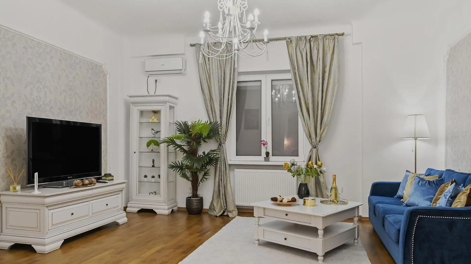 Sweet Luxury Three Rooms Apartment City Center Universitate Bucharest 0*,