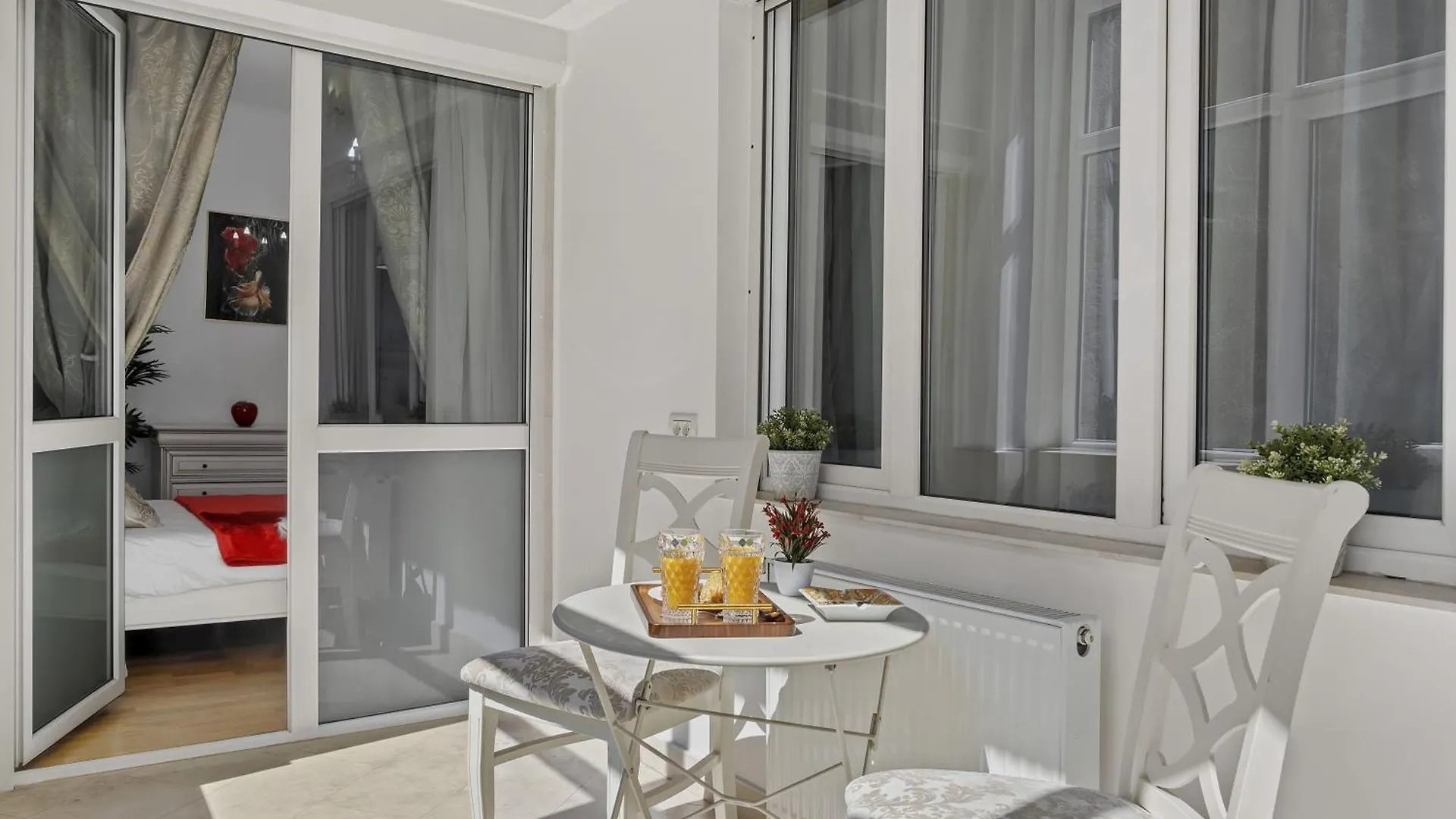 Sweet Luxury Three Rooms Apartment City Center Universitate Bucharest 0*,