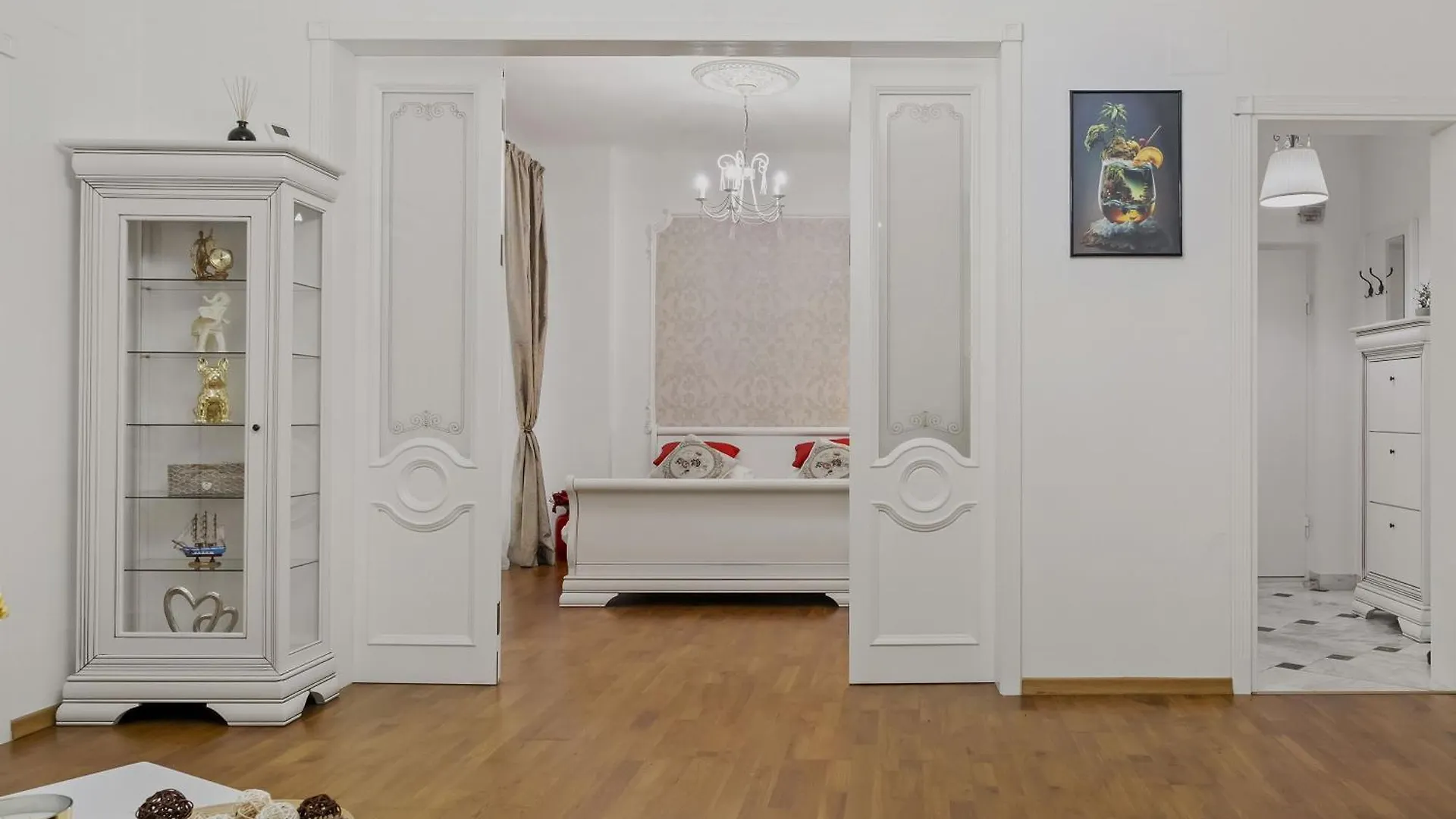 Sweet Luxury Three Rooms Apartment City Center Universitate Bucharest 0*,  Romania