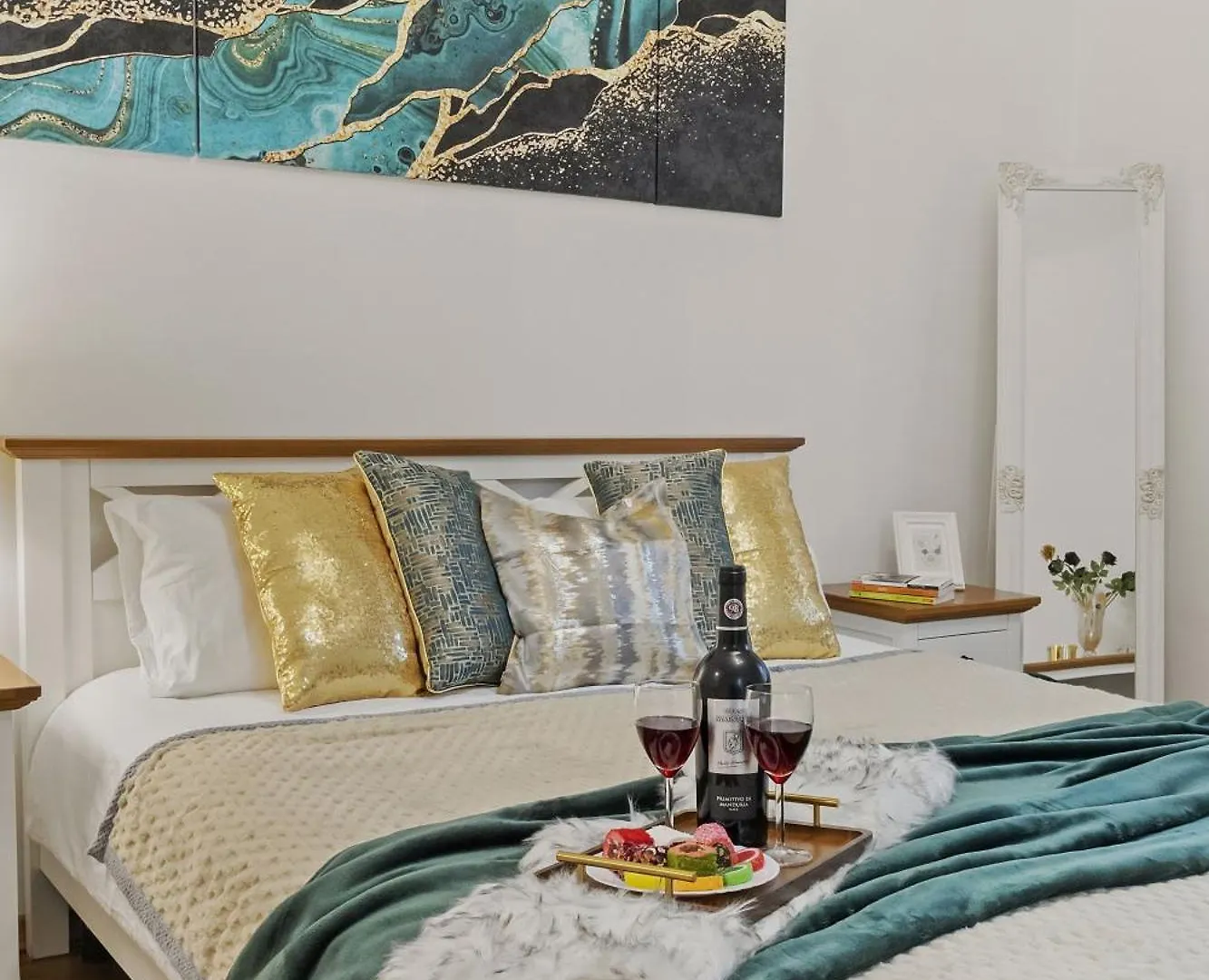 Sweet Luxury Three Rooms Apartment City Center Universitate Bucharest