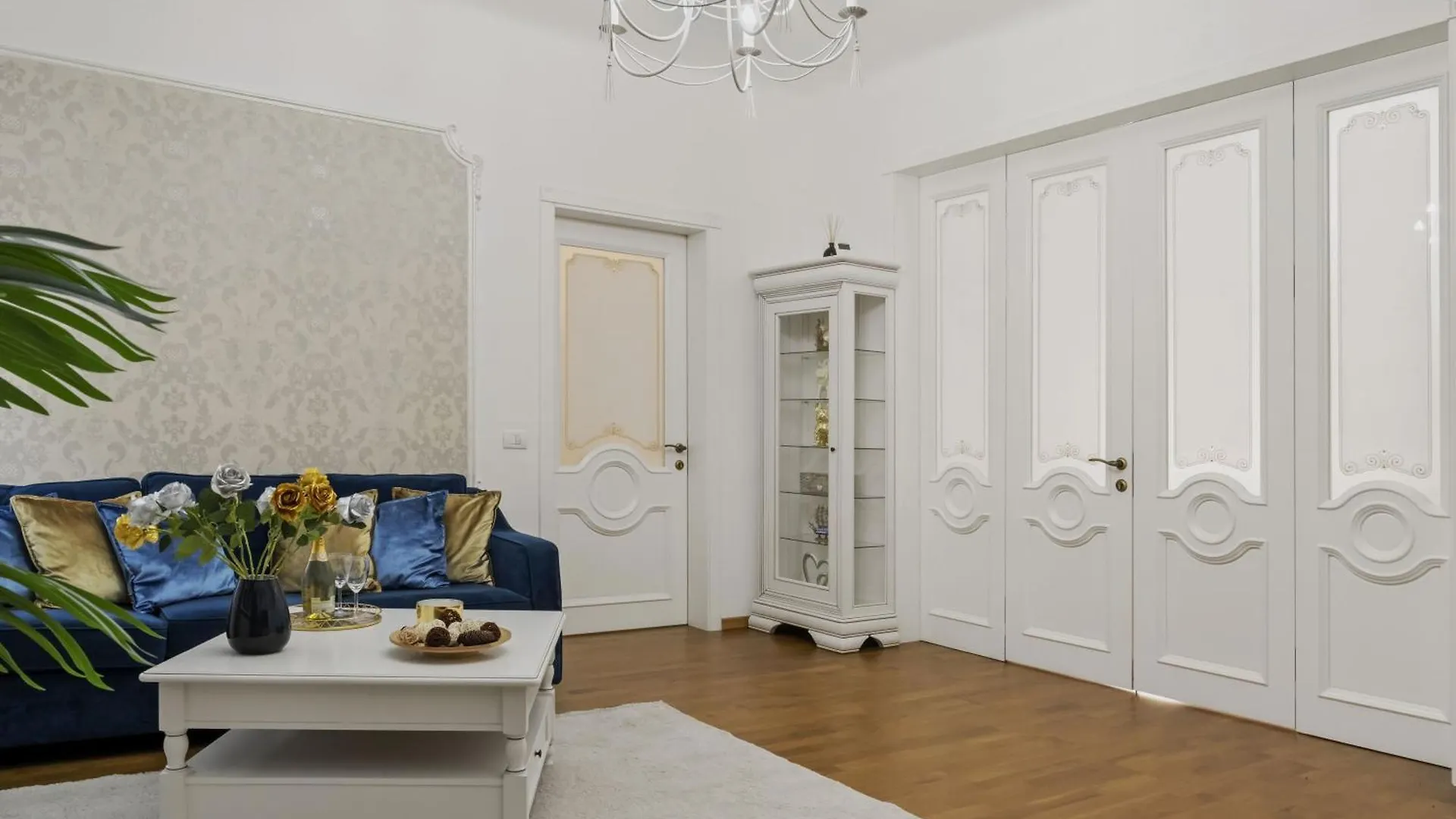 Sweet Luxury Three Rooms Apartment City Center Universitate Bucharest